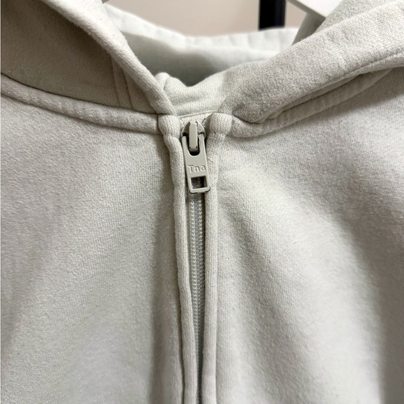 Aritzia TNA Cozy Cropped Zip-Up Hoodie Light Sage Green | Fleece - Picture 4 of 10